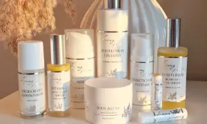 En samling hudvårdsprodukter från Ljung of Lapland, inklusive bodylotion och serum, perfekt för extra torrt hud.