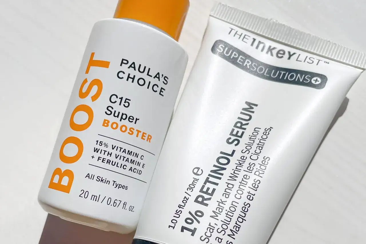 Tv&aring; hudv&aring;rdsprodukter: en booster med C-vitamin och en retinolserum.