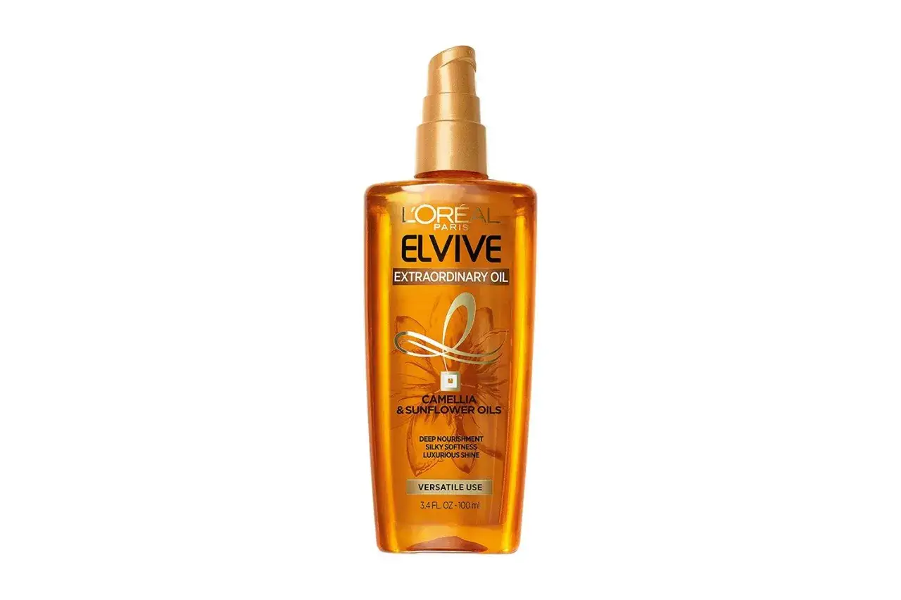 L'Or&eacute;al Elvive Extraordinary Oil, en h&aring;rolja f&ouml;r torrt h&aring;r som ger djup n&auml;ring, silkeslen mjukhet och lyxig glans.