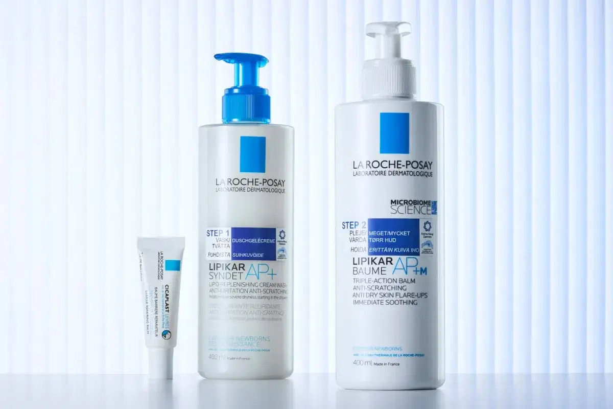 La Roche-Posay Lipikar-produkter f&ouml;r torr, flagnande hud. Tv&aring; stora pumpar och en liten tub.